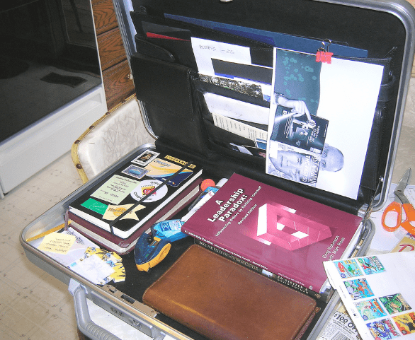 What's really in my bag? (Earl) (C)