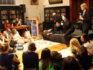 NSW Poetry Slam Final at the State Library - Bracket Creep - By Soonn vía Flickr CC BY-SA 2.0