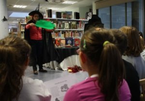 Actividad de magia con grupos escolares en la BPE de Zamora