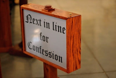 Control fila del confesionario