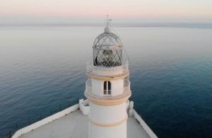 Un faro en la oscuridad Por Mercedes Carrascosa Jim&eacute;nez