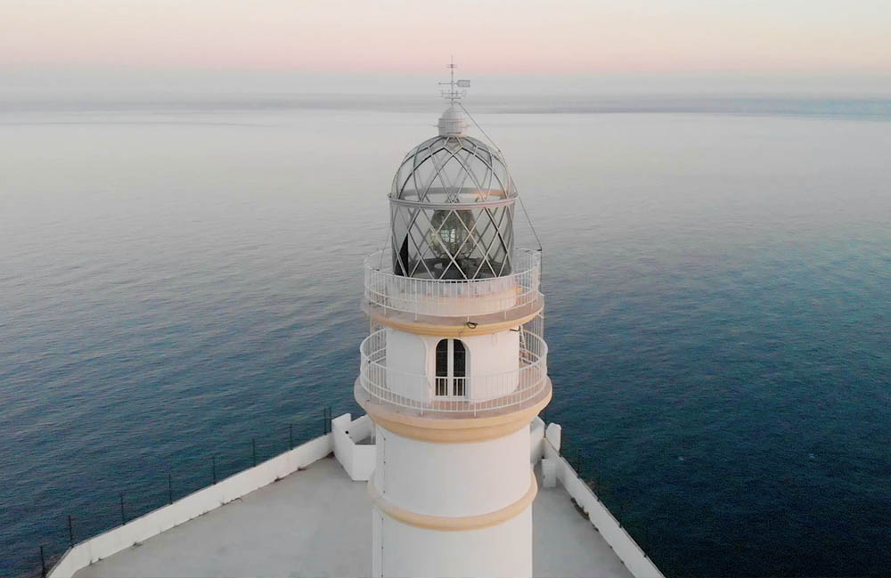Un faro en la oscuridad Por Mercedes Carrascosa Jiménez